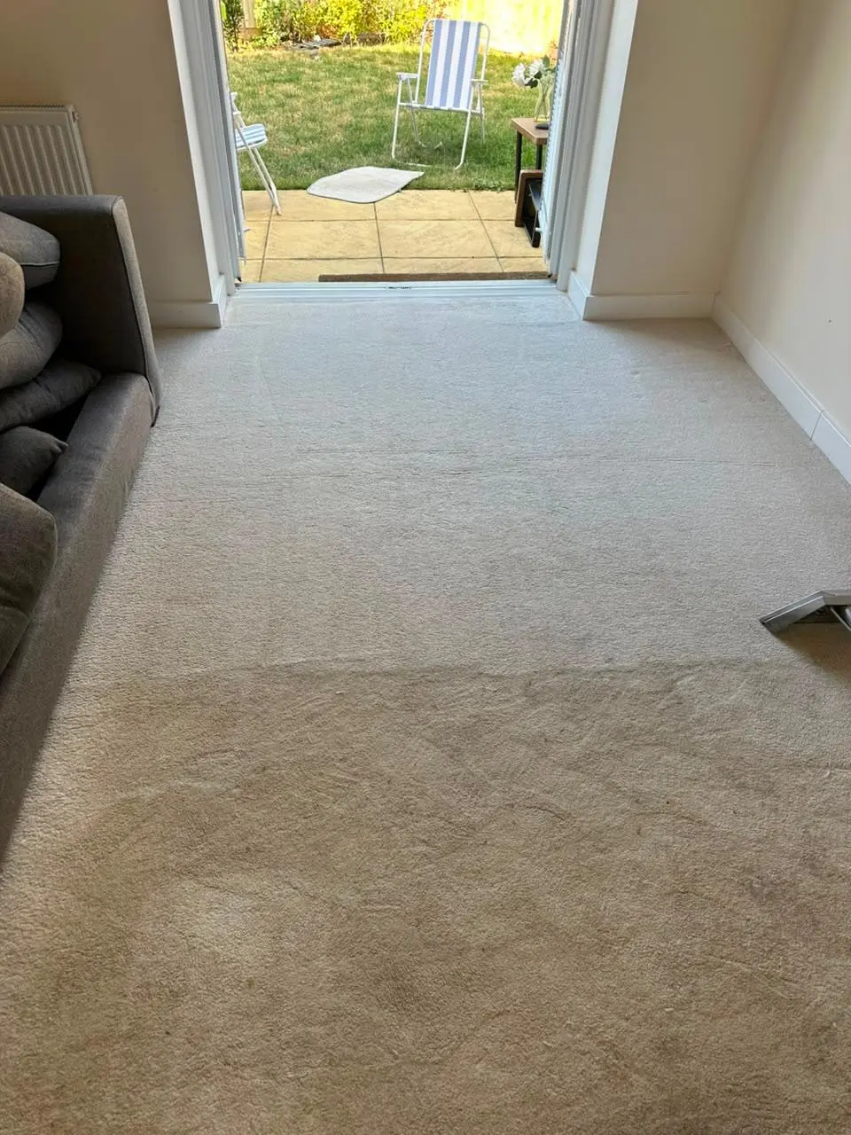 Before and after carpet cleaning result